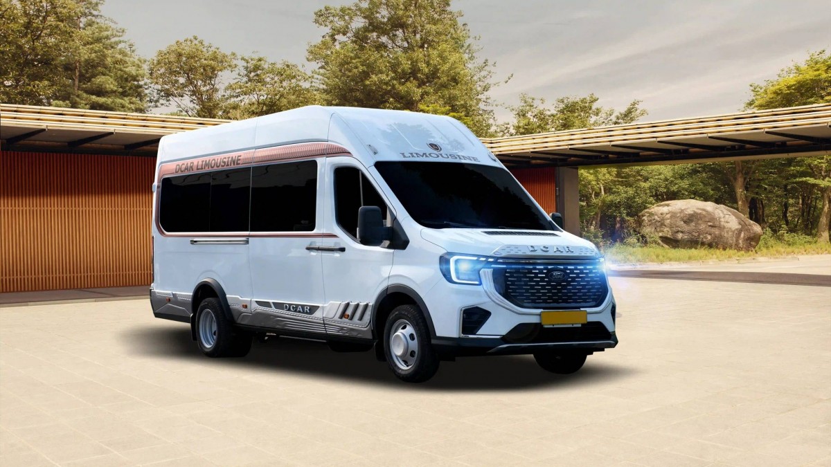 Owner-supplied white DCar Limousine exterior