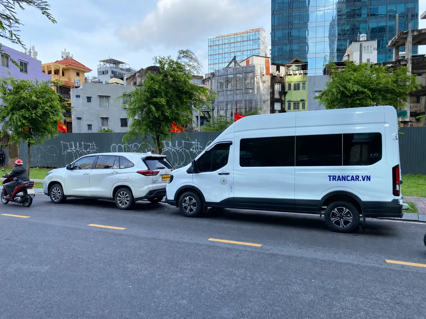 Xe Ford Transit 16 chỗ chụp tại Việt Nam
